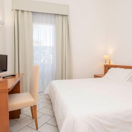 Hotel Del Sole Santa Marinella Zimmer foto