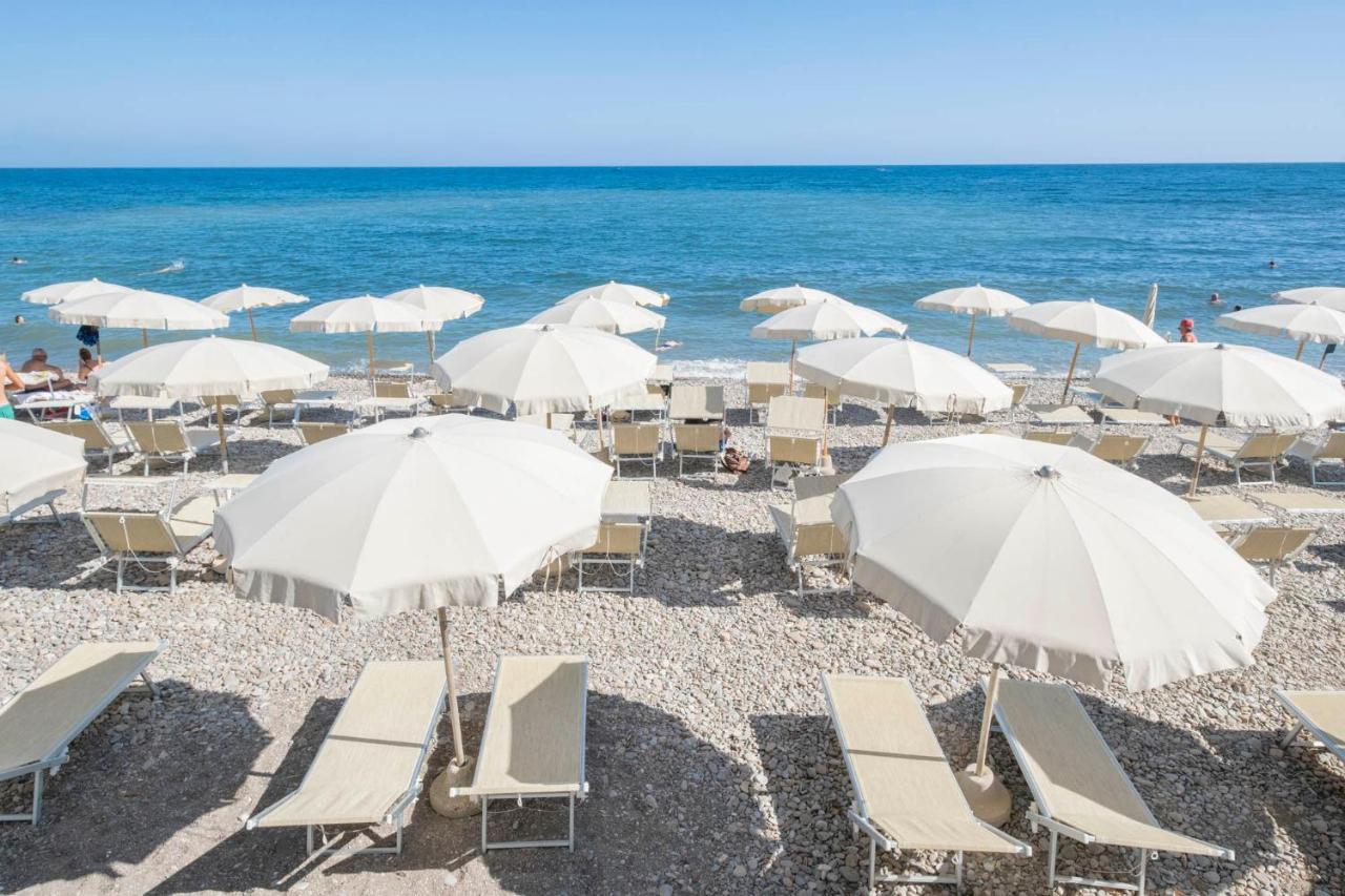 Hotel Del Sole Santa Marinella Exterior foto