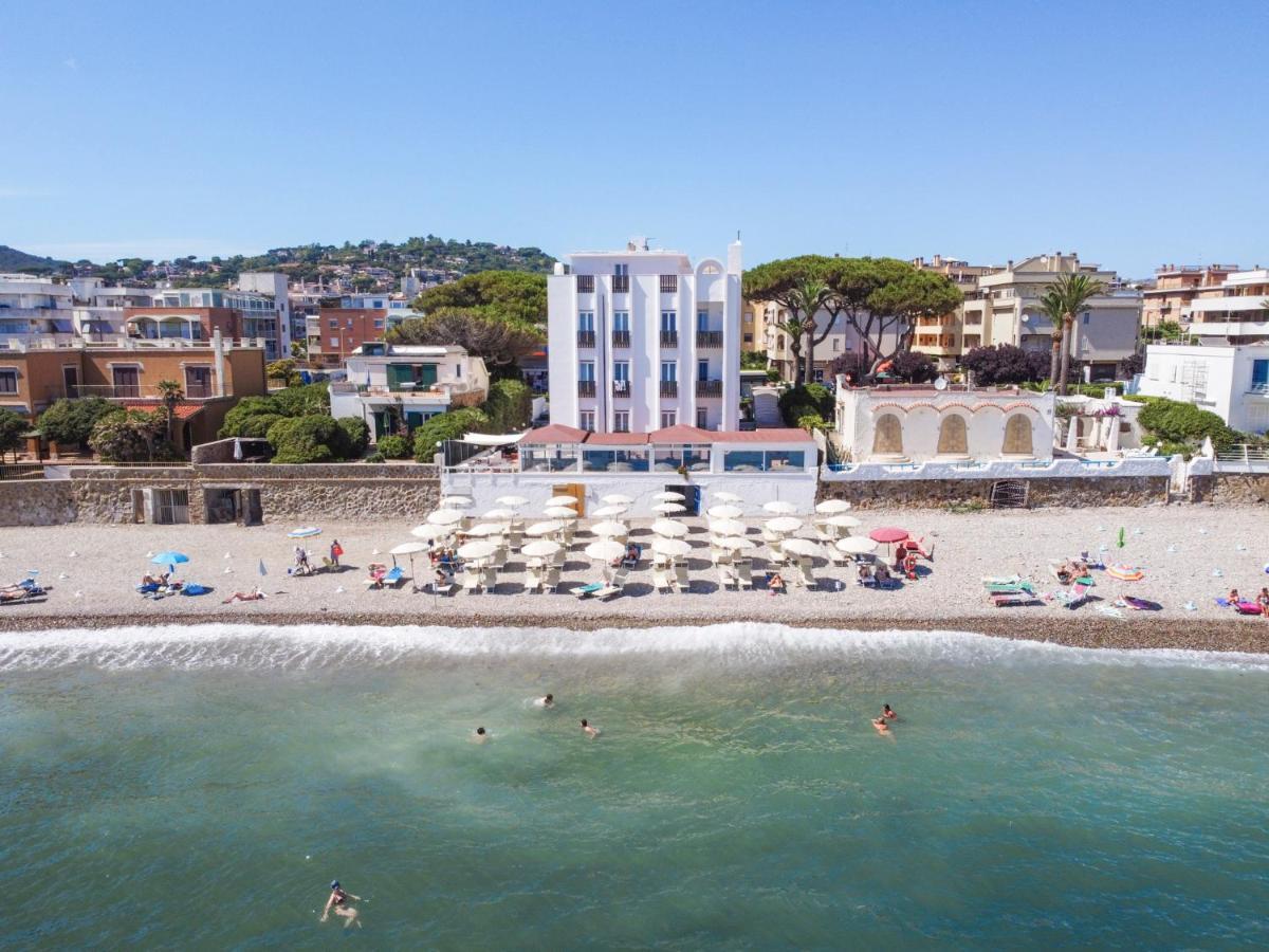 Hotel Del Sole Santa Marinella Exterior foto