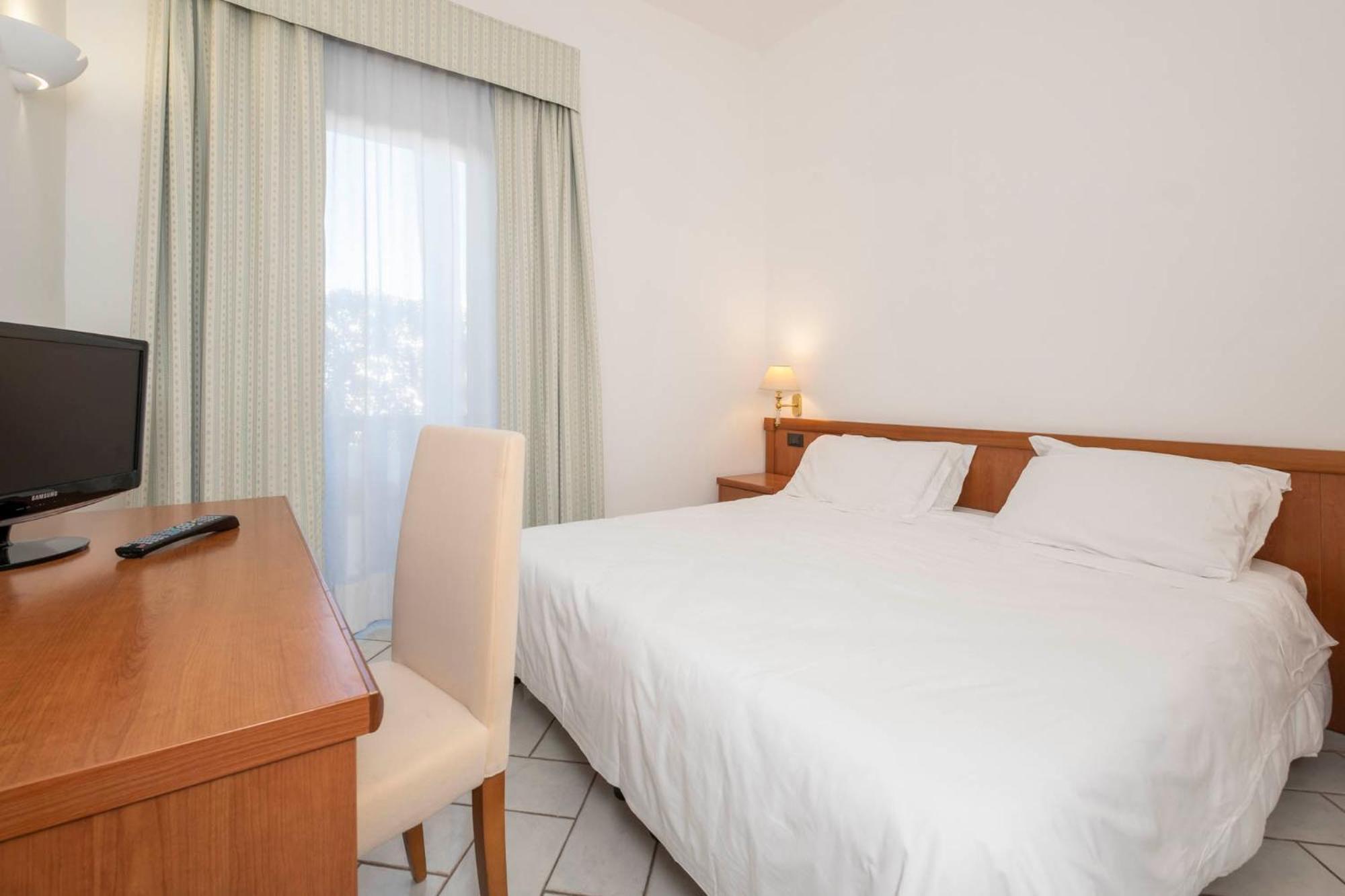 Hotel Del Sole Santa Marinella Zimmer foto